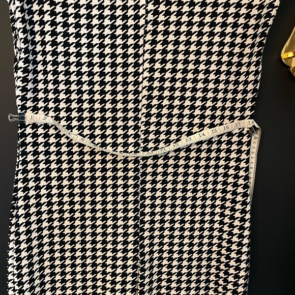 Houndstooth Bodycon Split Hem Dress - Picture 9 of 10